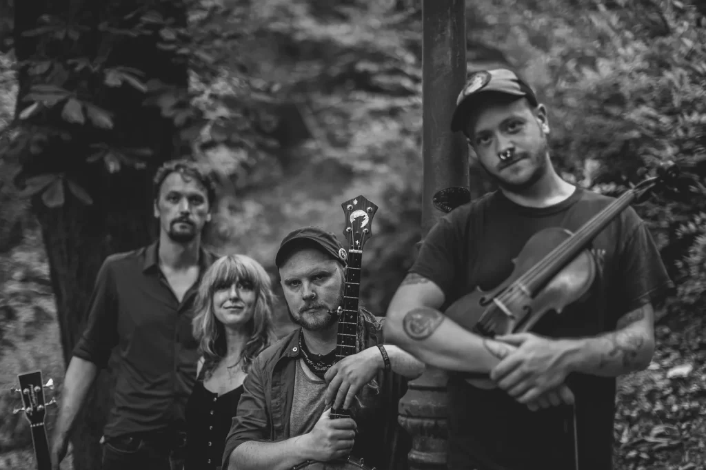 Petak, 22. kolovoza | AULD REEKIE STRING BAND (Škotska)